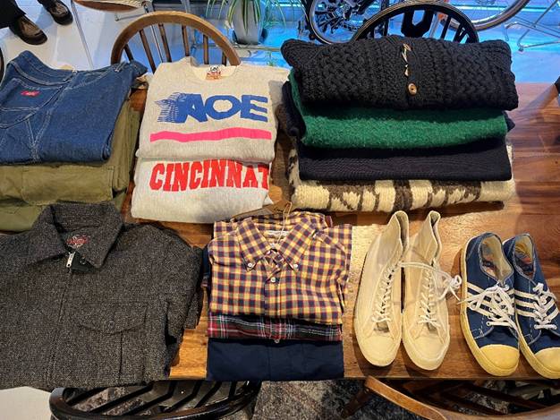 屋内, ケーキ, テーブル, 座る が含まれている画像

AI 生成コンテンツは誤りを含む可能性があります。